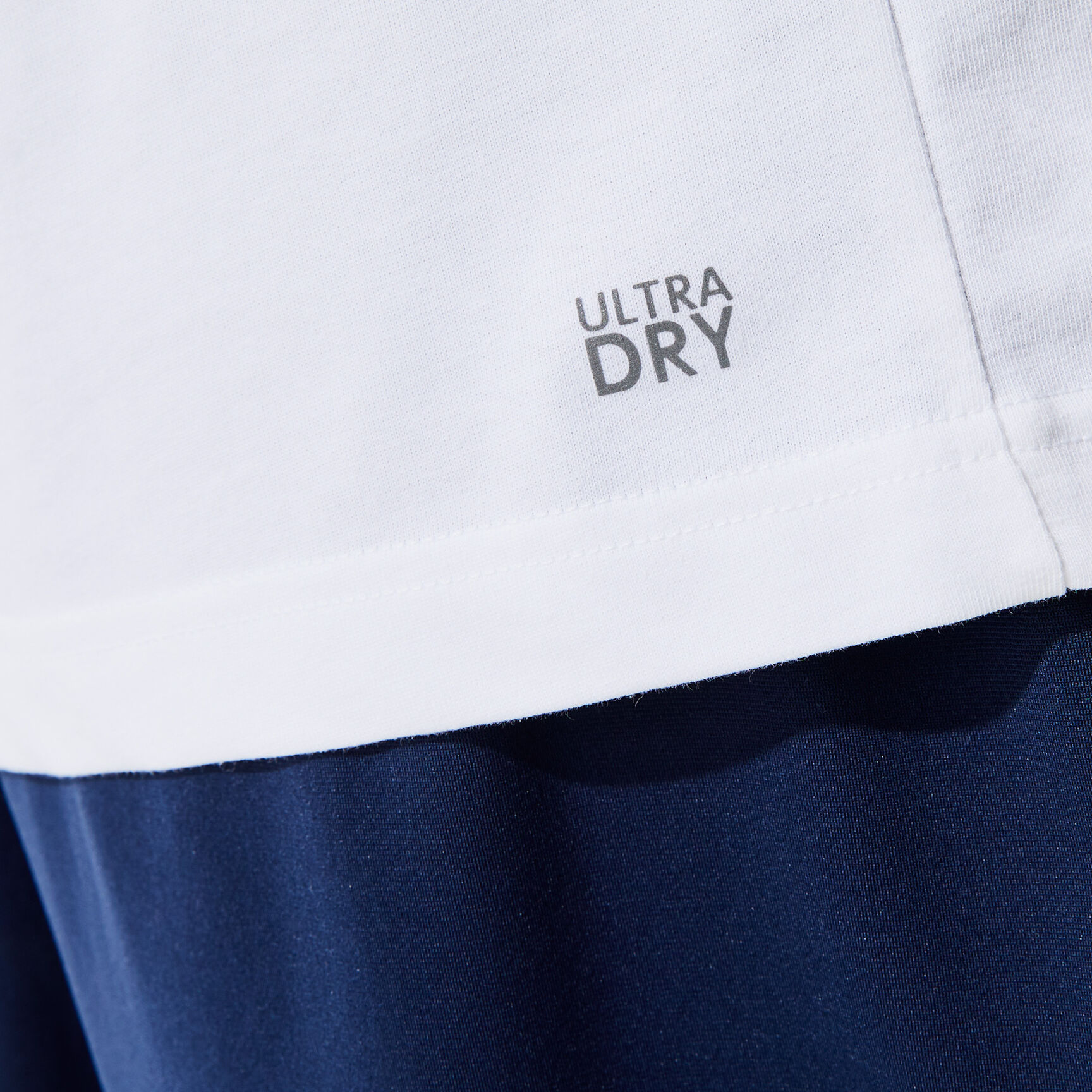 تيشيرت رجالي برقبة دائرية وطبعة تنس من مجموعة Lacoste SPORT