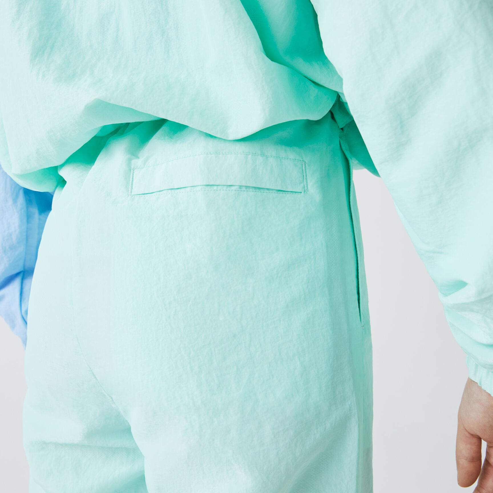 بنطال رياضي متعرج الملمس مجموعة Lacoste LIVE للنساء بنطال رياضي متعرج الملمس مجموعة Lacoste LIVE للنساء