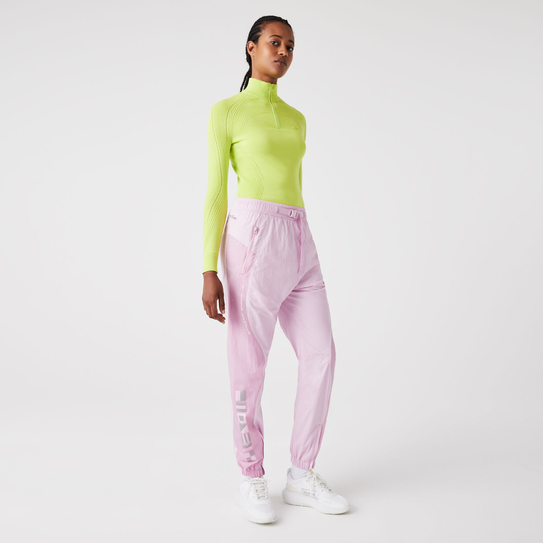 بنطال رياضي لاكوست بطبعة مستوحاة من عالم البحار للنساء