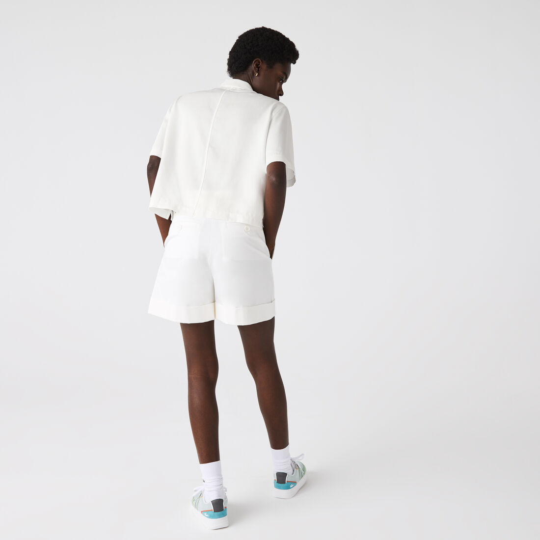 بلوزة خفيفة الوزن بجيوب للنساء بلوزة خفيفة الوزن بجيوب للنساء