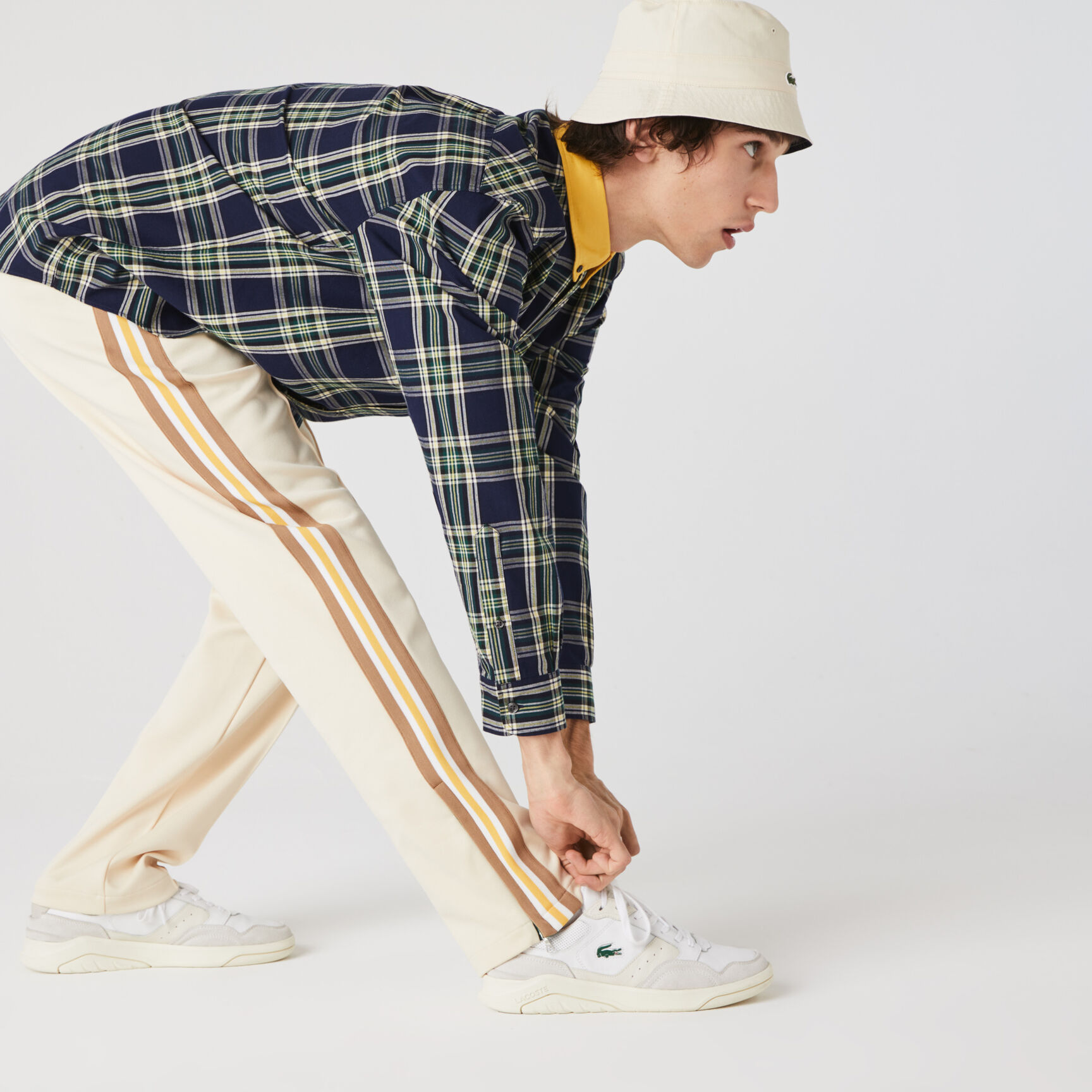 بنطال رياضي للرجال بقصة مستقيمة وشرائط متباينة اللون من تراث العلامة بنطال رياضي للرجال بقصة مستقيمة وشرائط متباينة اللون من تراث العلامة