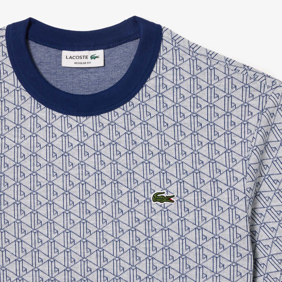 تي شيرت بقصّة مريحة للارتداء وطبعة مميزة لكلمة Lacoste Regular Fit Monogrammed Jacquard T-shirt - TH1437-00-QSF