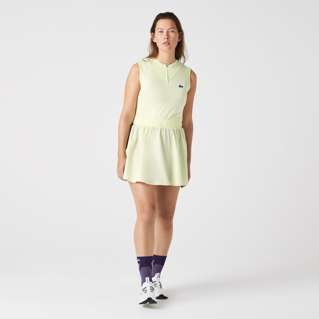 فستان تنس قصير مع شورت تحتي مدمج للنساء من مجموعة Lacoste SPORT فستان تنس قصير مع شورت تحتي مدمج للنساء من مجموعة Lacoste SPORT