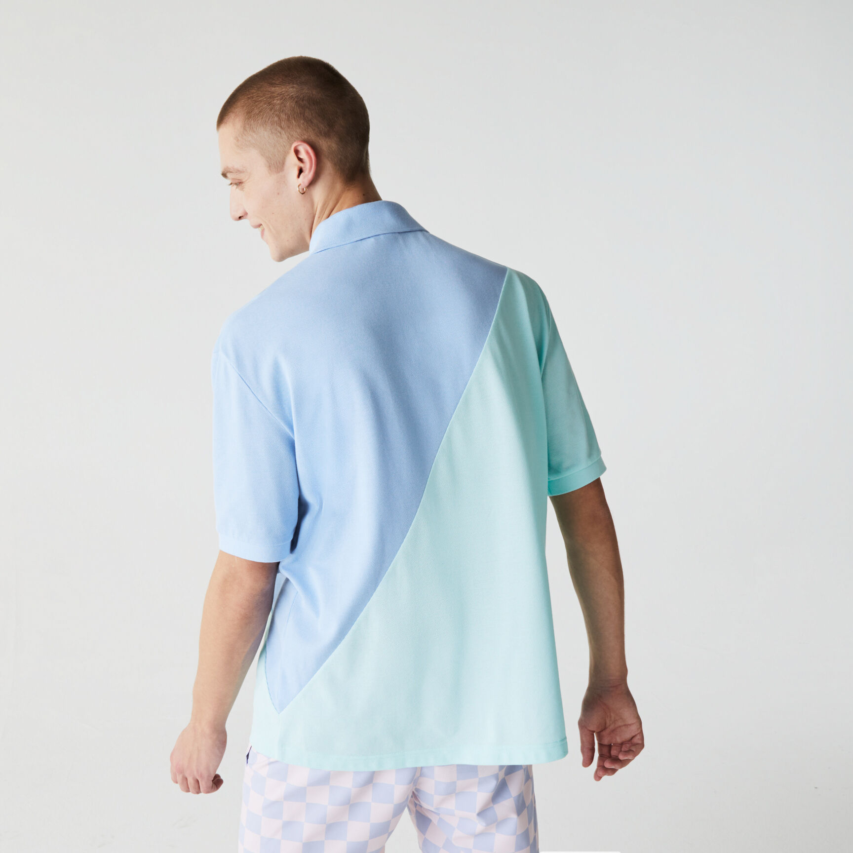 قميص بولو بيكيه القطن للجنسين بقصة فضفاضة وكتل لونية مجموعة Lacoste LIVE