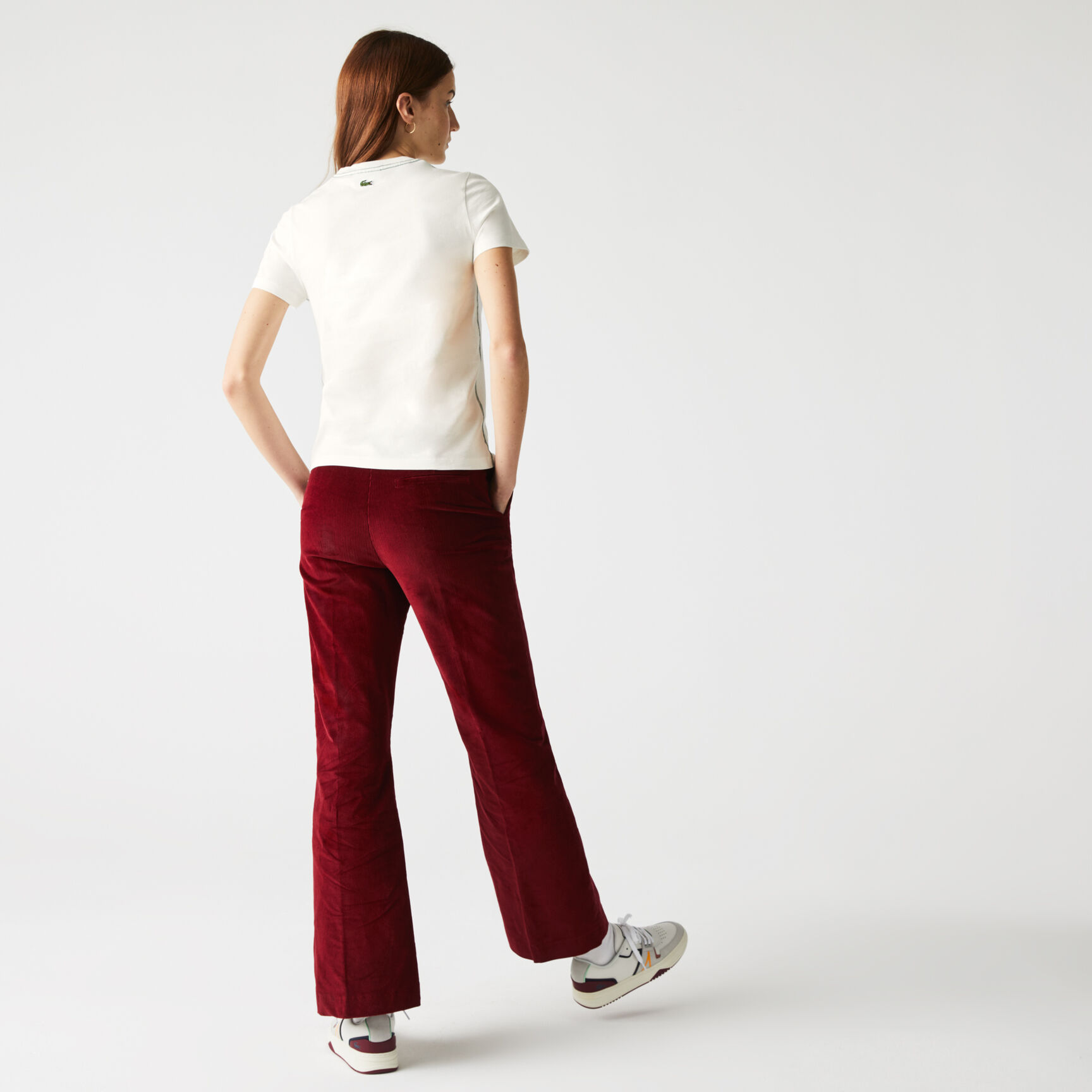 تيشيرت نسائي قطني مطرز بياقة دائرية تيشيرت نسائي قطني مطرز بياقة دائرية