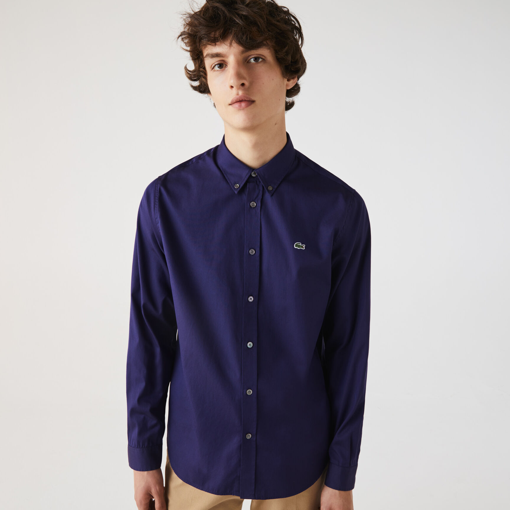 قميص قطني بقصّة عادية قميص قطني بقصّة عادية