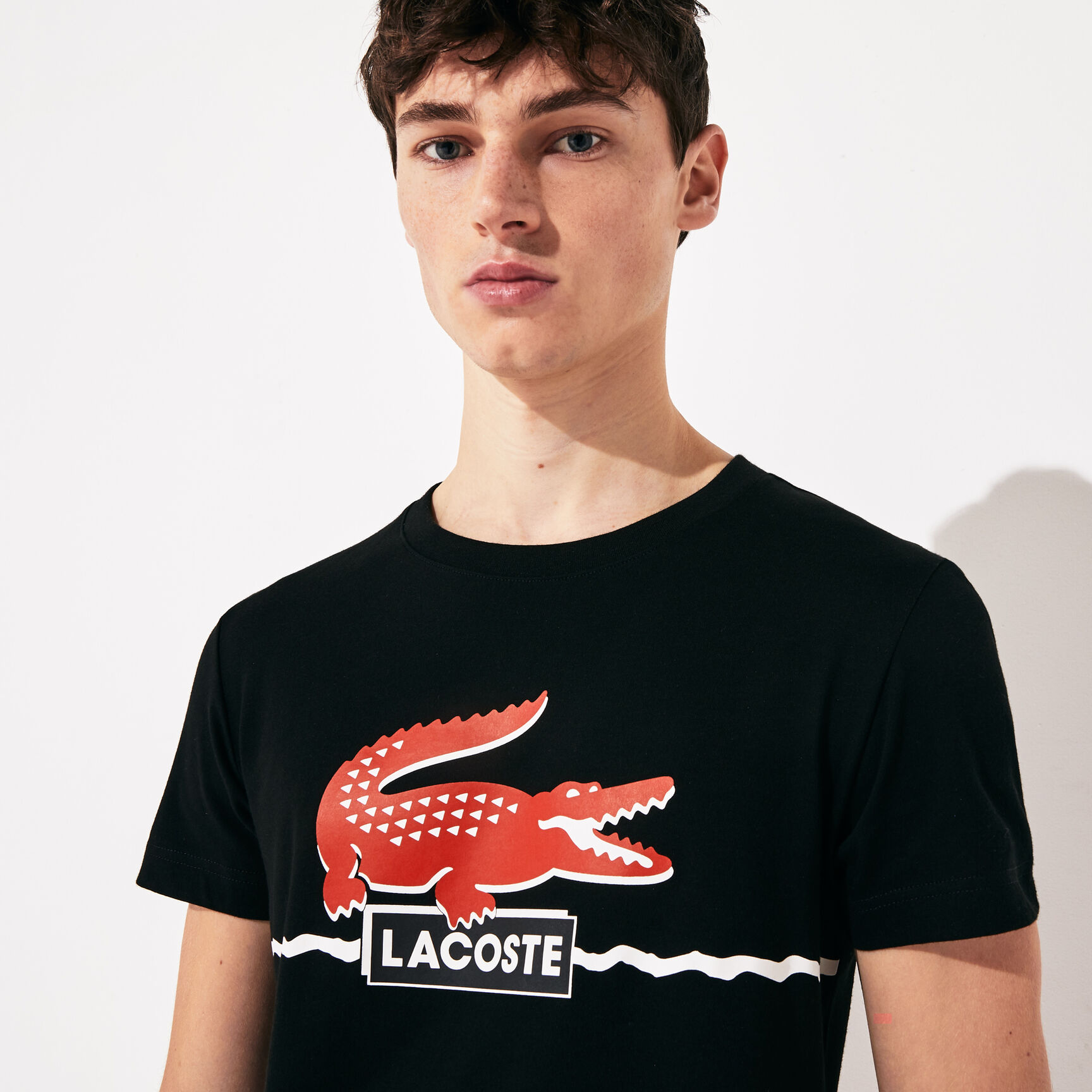 قميص تي-شيرت من قطن الجيرسيه للرجال من مجموعة Lacoste SPORT قميص تي-شيرت من قطن الجيرسيه للرجال من مجموعة Lacoste SPORT