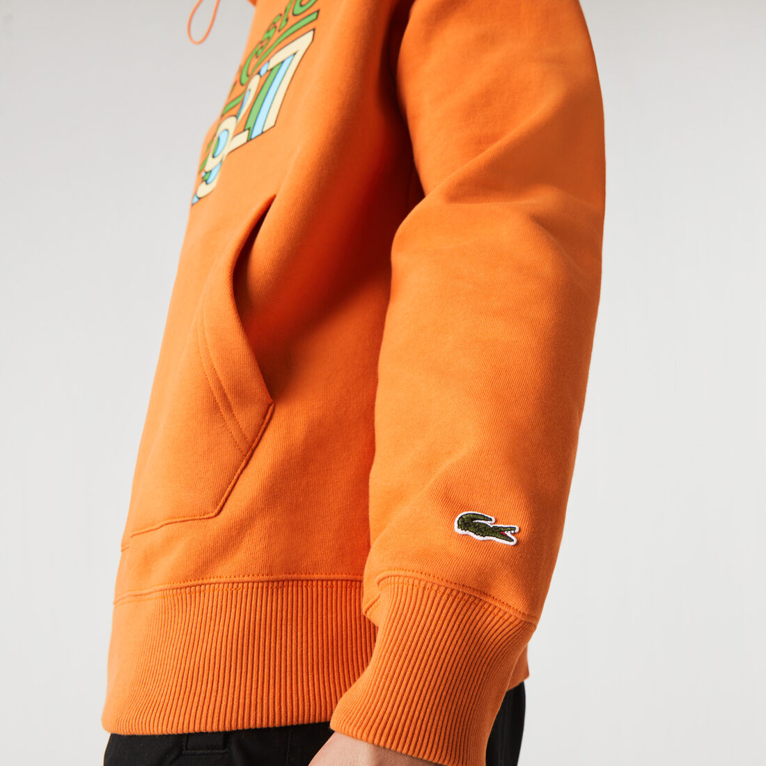 سويت شيرت رجالي من الصوف بغطاء للرأس مطبوع سويت شيرت رجالي من الصوف بغطاء للرأس مطبوع