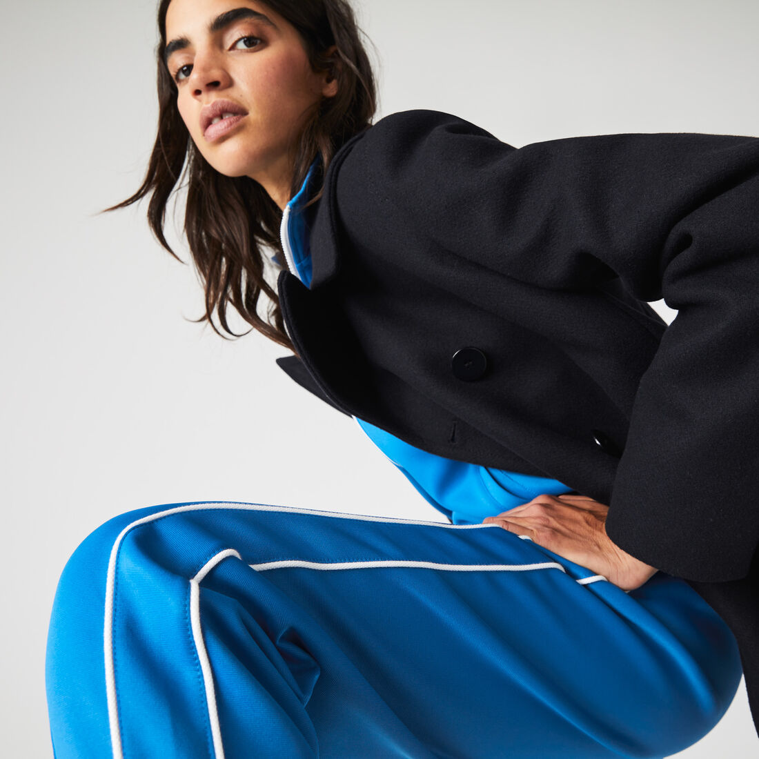 بنطلون الجري النسائي ذو الثنيات المتباينة بنطلون الجري النسائي ذو الثنيات المتباينة