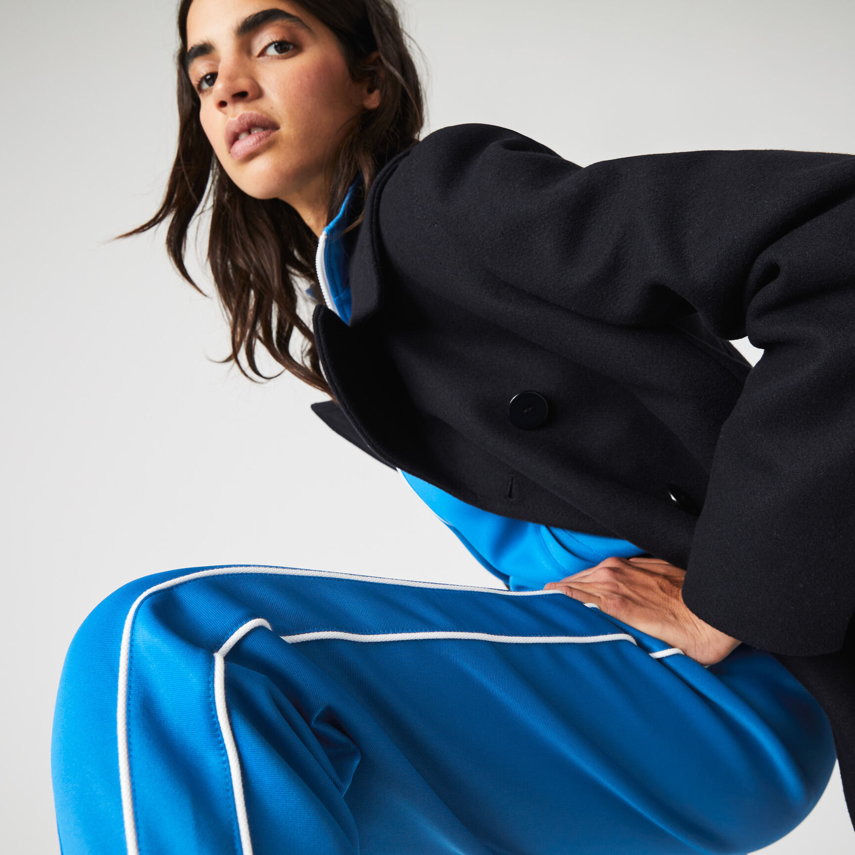 بنطلون الجري النسائي ذو الثنيات المتباينة بنطلون الجري النسائي ذو الثنيات المتباينة