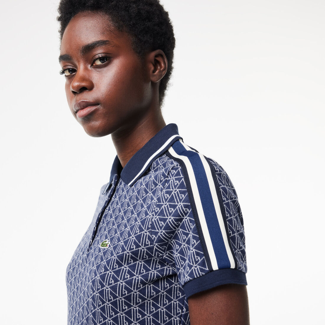 تي شيرت بولو لاكوست قطن طري بقصّة ضيقة للنساء Slim Fit Lacoste Monogram Jacquard Polo Shirt - DF0849-00-QIE