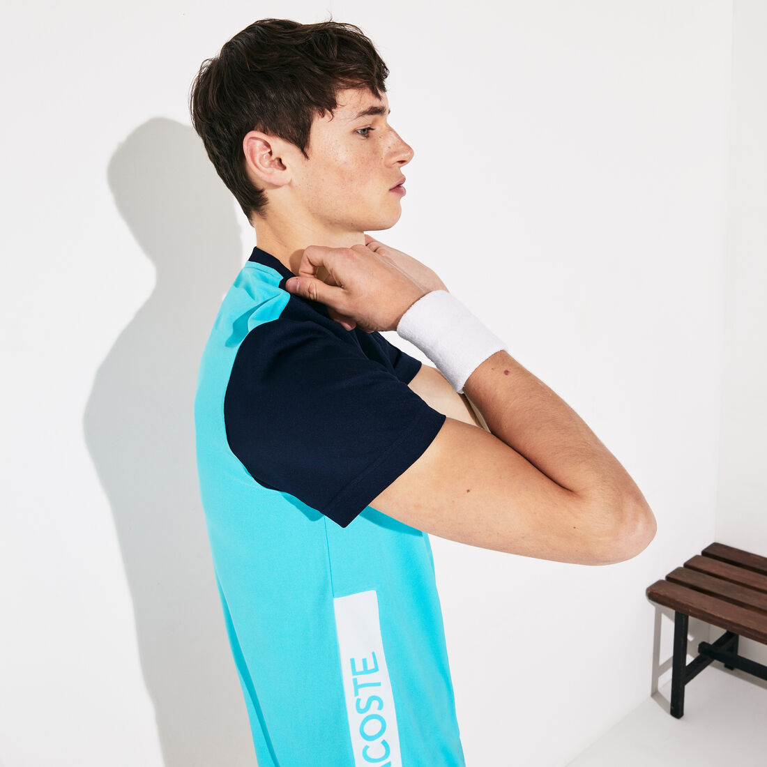 قميص تي-شيرت من البيكيه المسامي متعدد الألوان من مجموعة Lacoste SPORT للرجال قميص تي-شيرت من البيكيه المسامي متعدد الألوان من مجموعة Lacoste SPORT للرجال