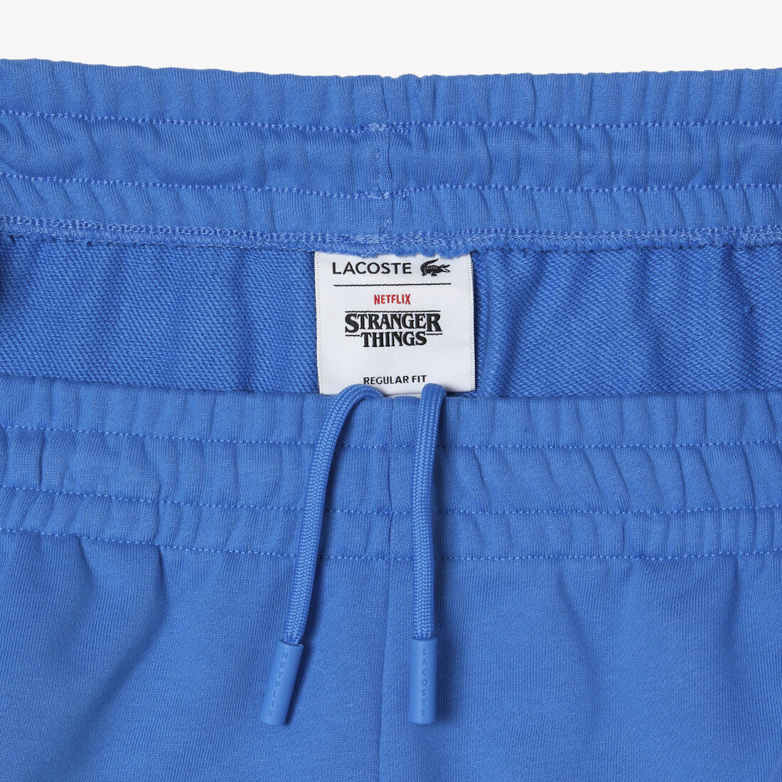 بنطال رياضي بطبعة تمساح للرجال مجموعة Lacoste x Netflix بنطال رياضي بطبعة تمساح للرجال مجموعة Lacoste x Netflix