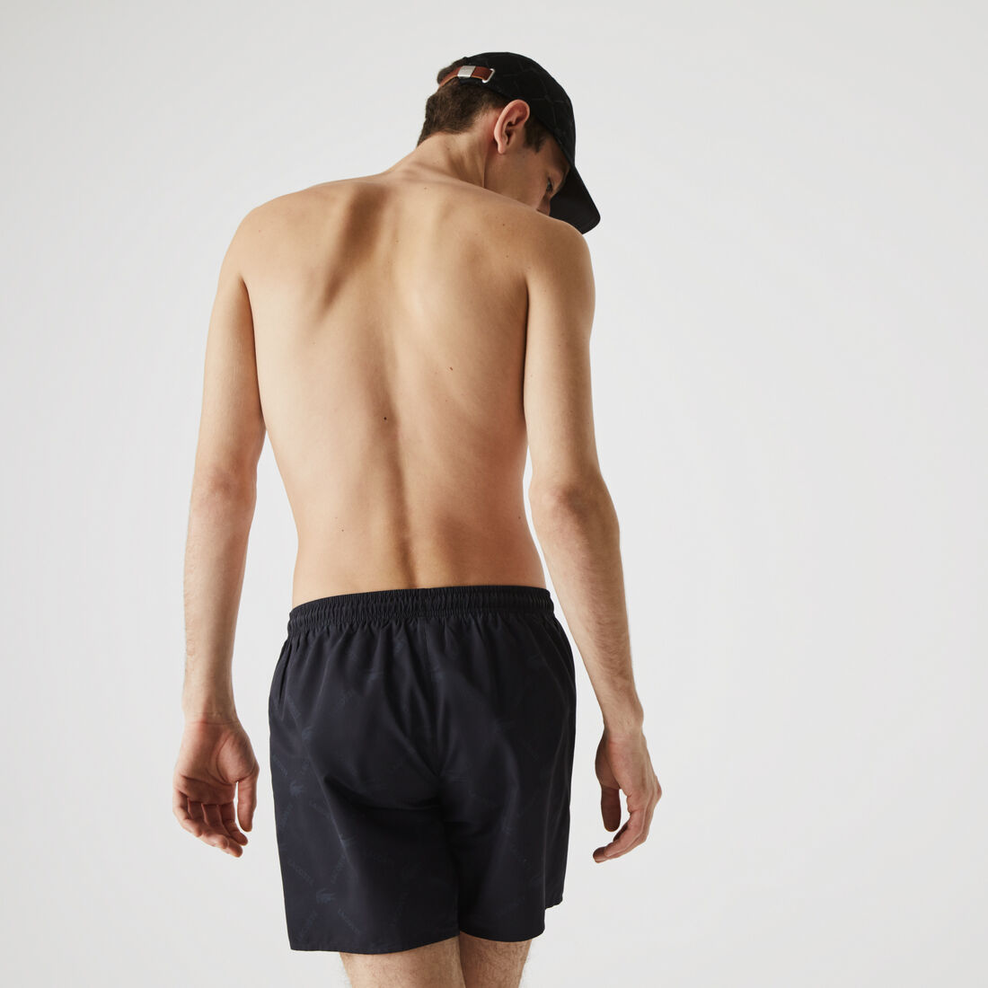 شورت سباحة للرجال مع طباعة مونوغرام مجموعة Lacoste LIVE شورت سباحة للرجال مع طباعة مونوغرام مجموعة Lacoste LIVE