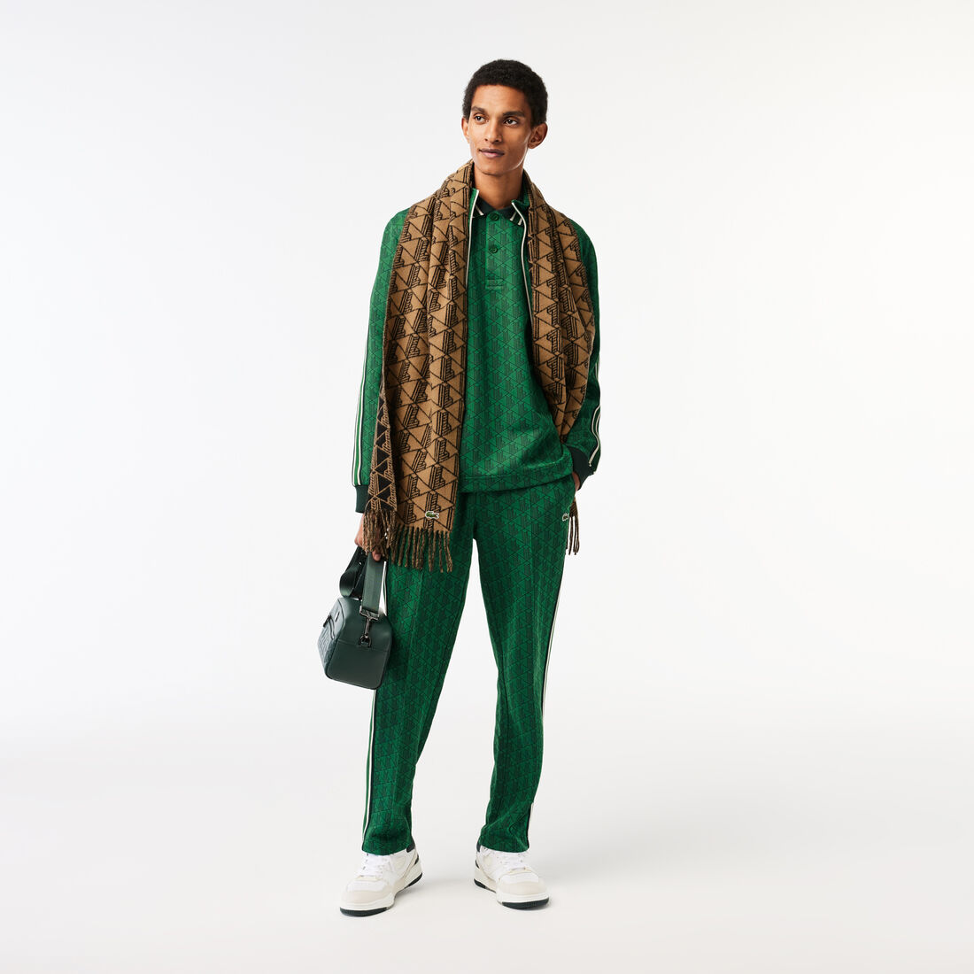 قميص بولو كلاسيكي بقصّة كلاسيكية من قماش الجاكار أحادي اللون Classic Fit Contrast Collar Monogram Motif Polo Shirt - DH1417-00-QIJ