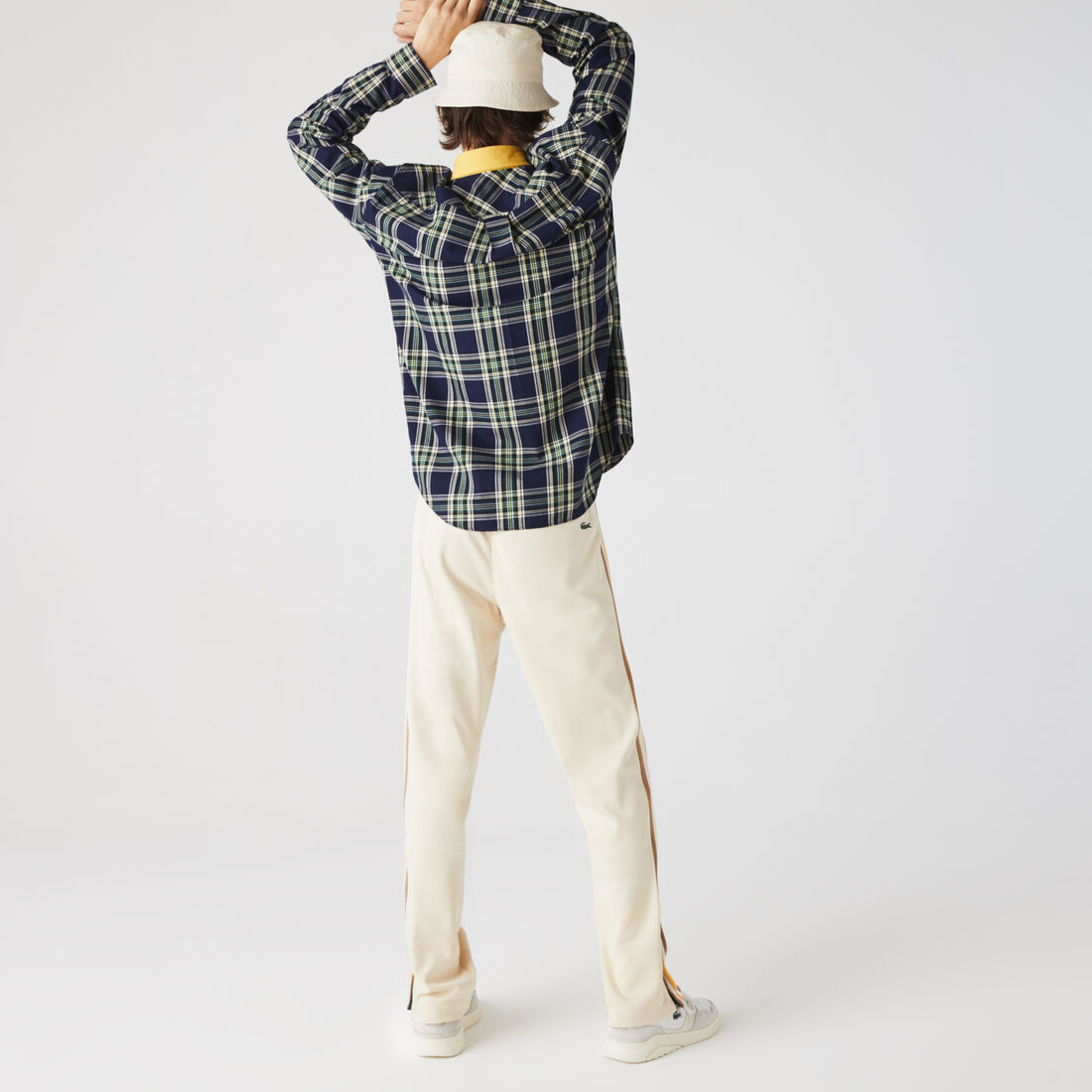 بنطال رياضي للرجال بقصة مستقيمة وشرائط متباينة اللون من تراث العلامة بنطال رياضي للرجال بقصة مستقيمة وشرائط متباينة اللون من تراث العلامة