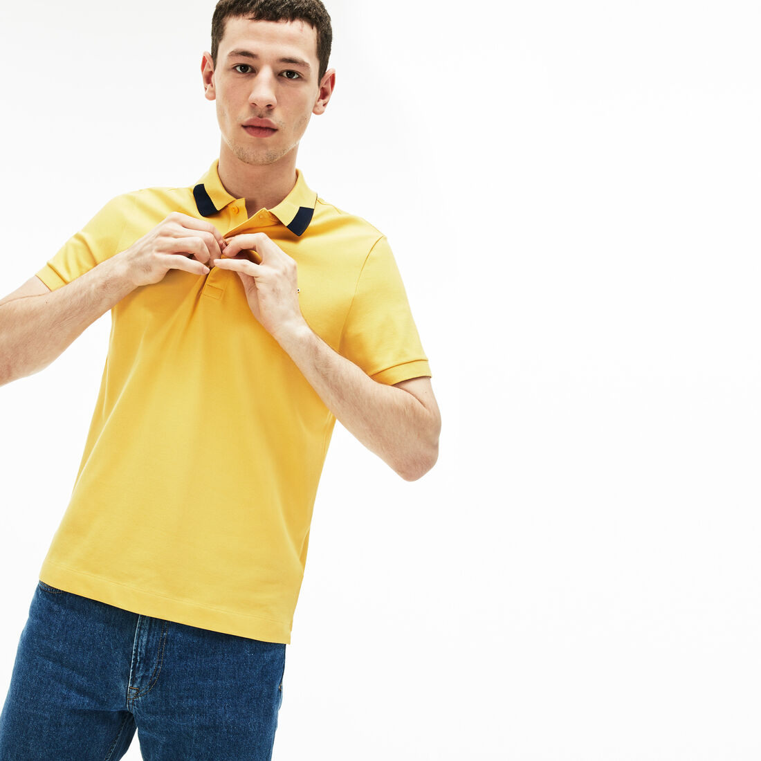 قميص بولو للرجال من بيكيه بيما المرن ذو قصة ضيقة بلمسات جمالية متباينة من Lacoste قميص بولو للرجال من بيكيه بيما المرن ذو قصة ضيقة بلمسات جمالية متباينة من Lacoste