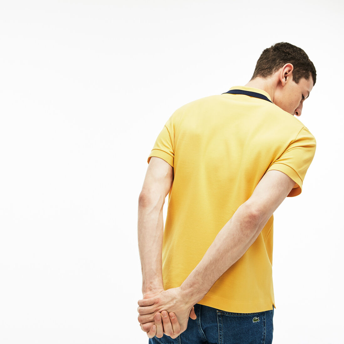 قميص بولو للرجال من بيكيه بيما المرن ذو قصة ضيقة بلمسات جمالية متباينة من Lacoste قميص بولو للرجال من بيكيه بيما المرن ذو قصة ضيقة بلمسات جمالية متباينة من Lacoste