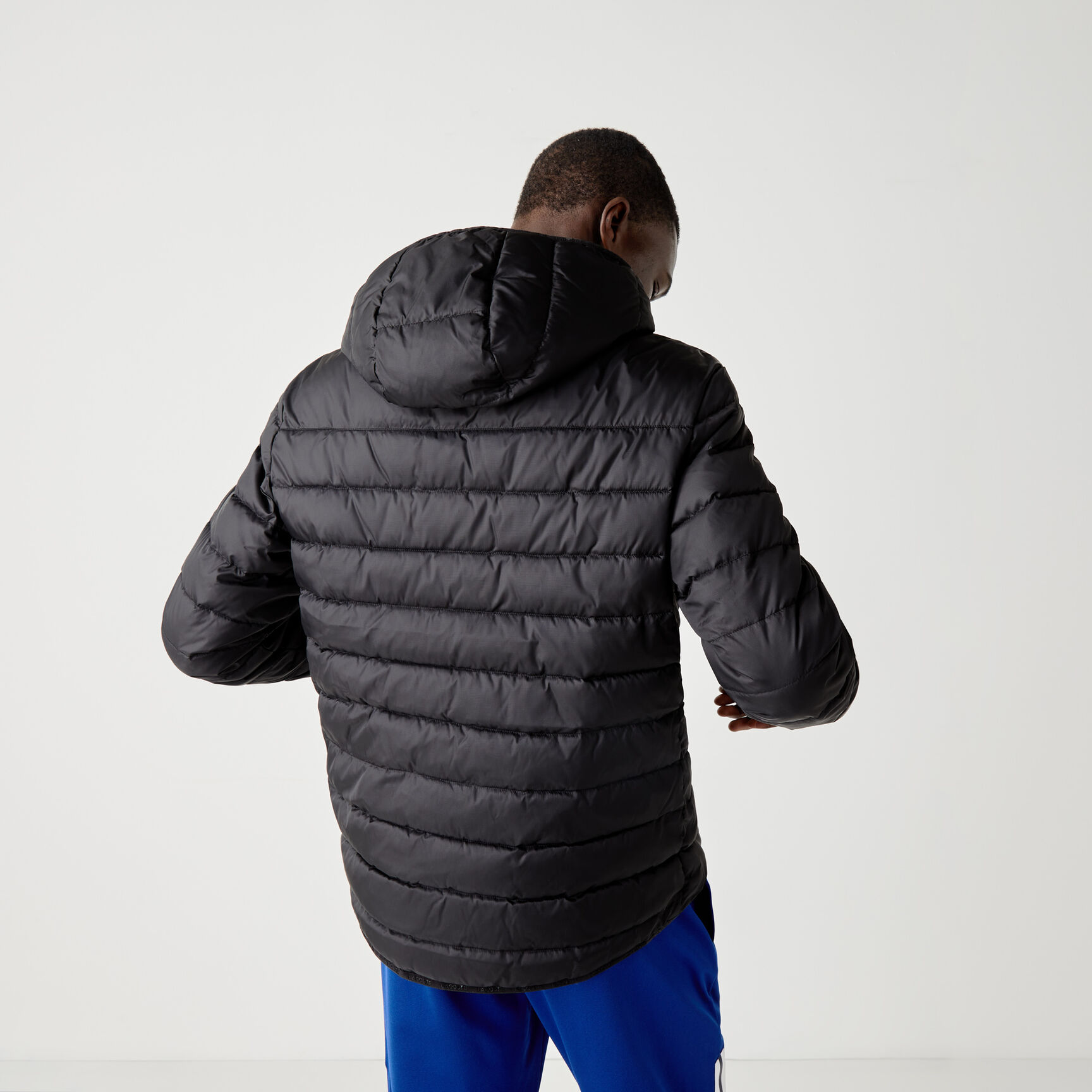 سترة مبطنة ضد الماء بغطاء رأس للرجال من مجموعة Lacoste SPORT سترة مبطنة ضد الماء بغطاء رأس للرجال من مجموعة Lacoste SPORT