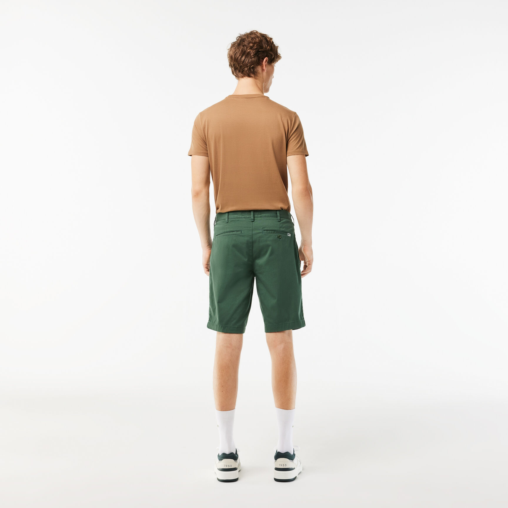 جاكيت لاكوست بنمط فيست مبطن مقاوم للماء للرجال Men's Slim Fit Stretch Cotton Bermuda Shorts - FH2647-00-SMI