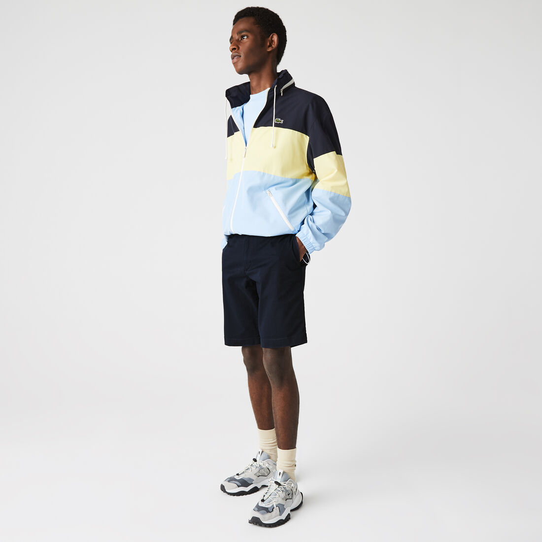 شورت بيرمودا من الجبردين المرن بقصة ضيقة للرجال شورت بيرمودا من الجبردين المرن بقصة ضيقة للرجال