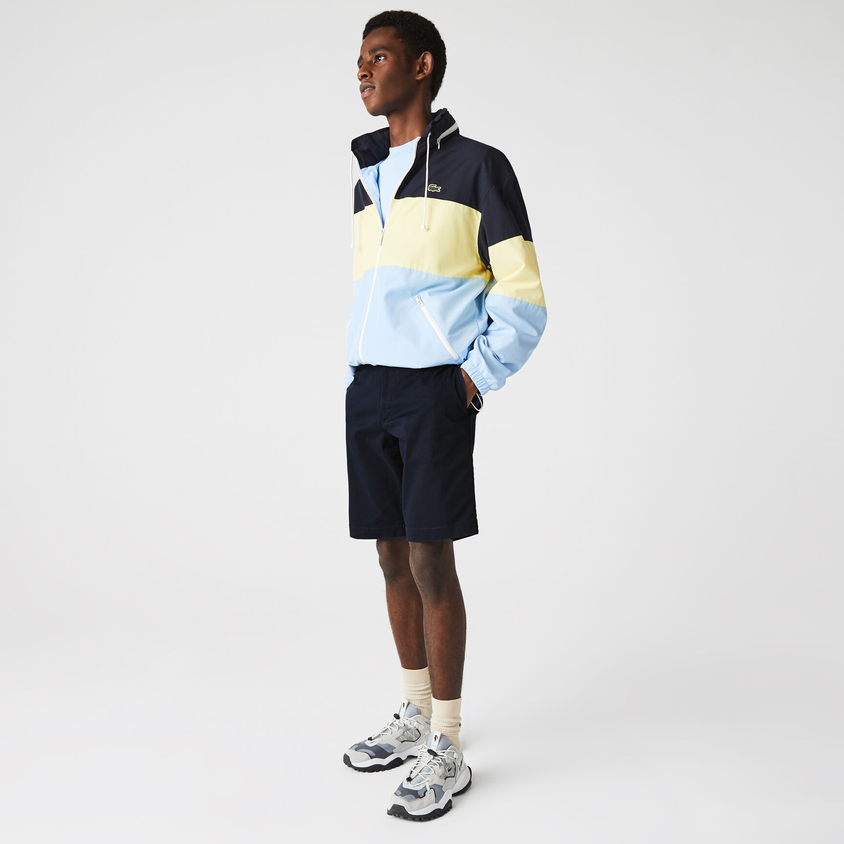 شورت بيرمودا من الجبردين المرن بقصة ضيقة للرجال شورت بيرمودا من الجبردين المرن بقصة ضيقة للرجال