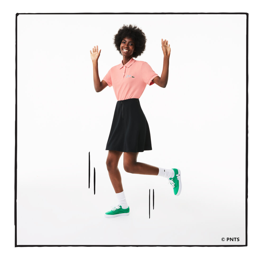 قميص بولو نسائي من القطن العضوي ذو قصة عادية من Lacoste x Peanuts