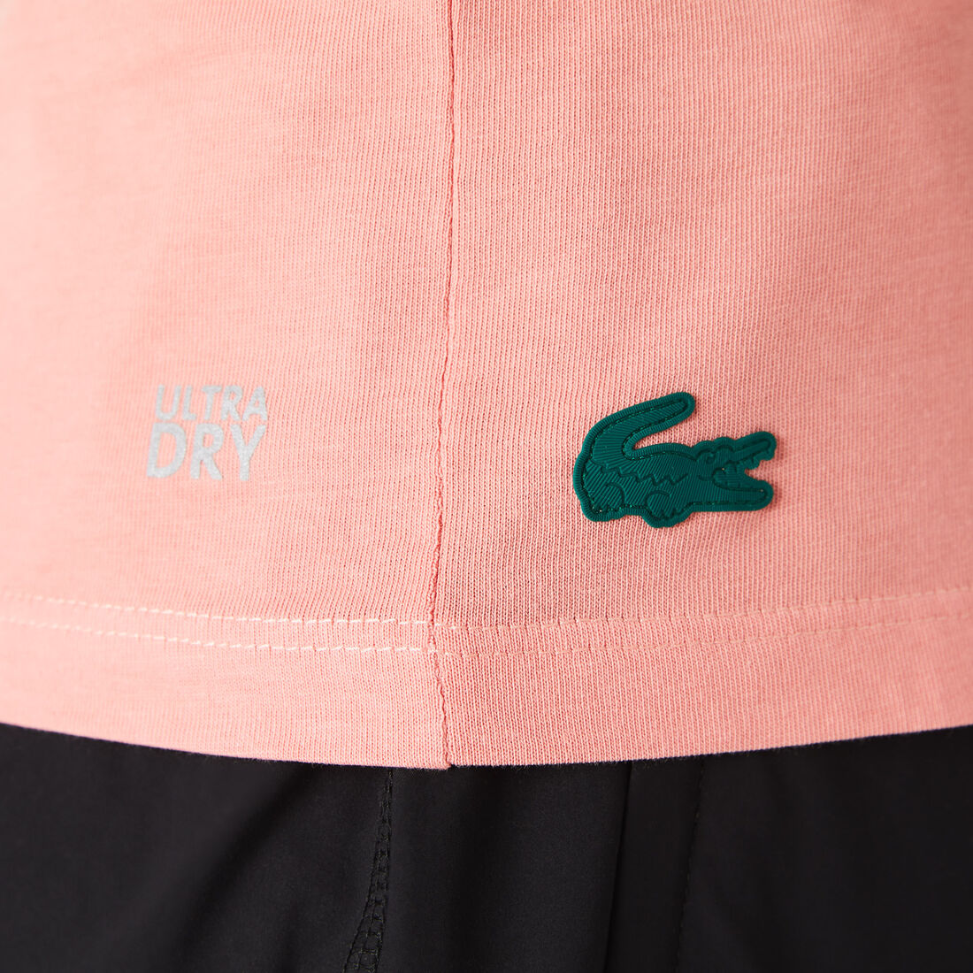 تيشيرت نسائي من مجموعة Lacoste SPORT يسمح بمرور الهواء ومزين بنقشة مربعات تيشيرت نسائي من مجموعة Lacoste SPORT يسمح بمرور الهواء ومزين بنقشة مربعات