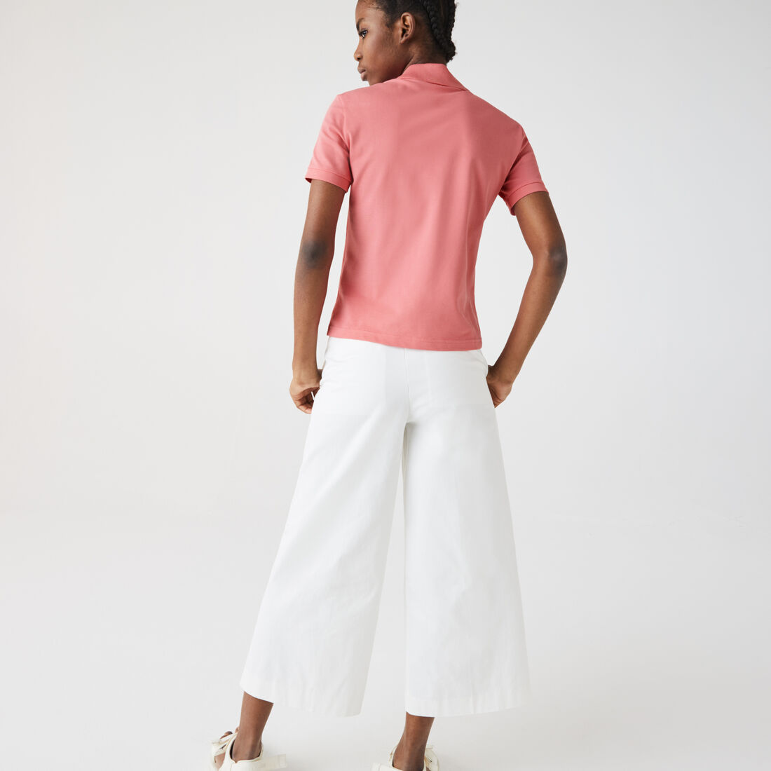 قميص بولو من بيكيه القطن المرن قصة ضيقة مجموعة Lacoste LIVE للنساء قميص بولو من بيكيه القطن المرن قصة ضيقة مجموعة Lacoste LIVE للنساء