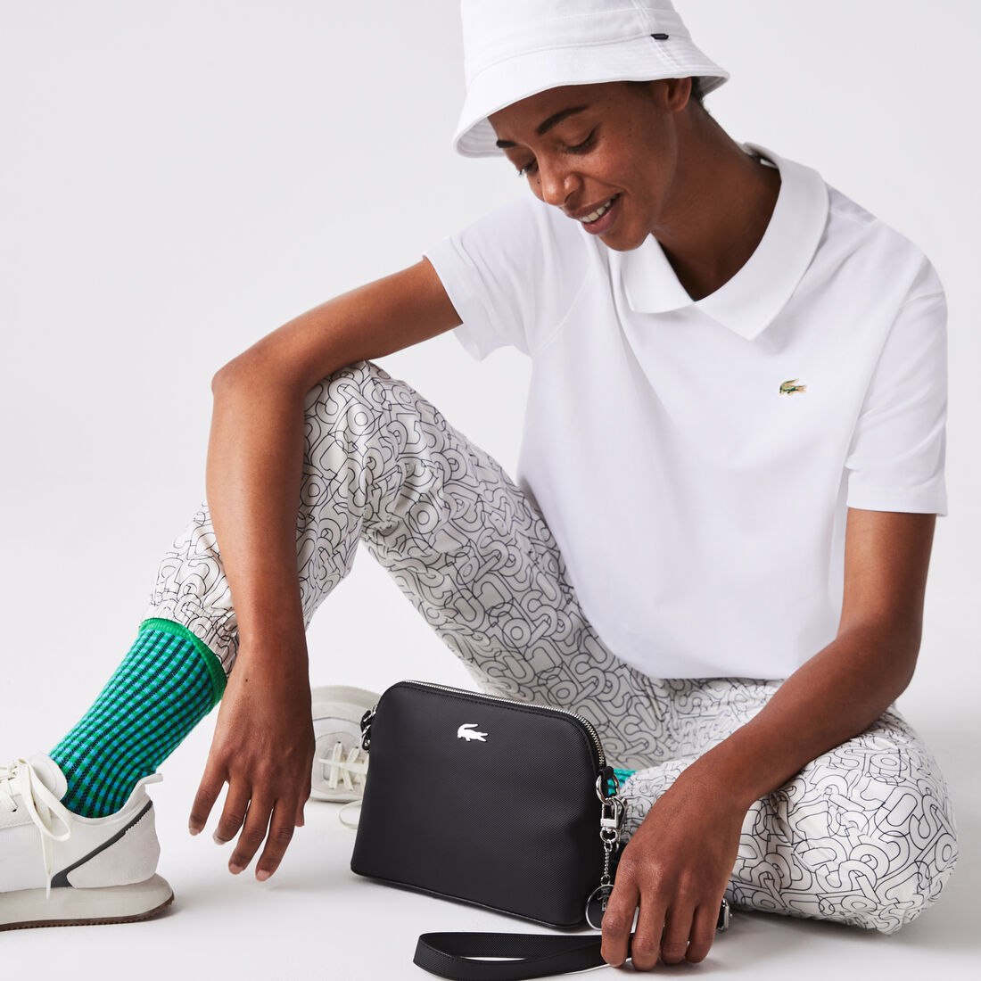 حقيبة كتف بسحاب من قماش البيكيه المغلف بالبلاستيك مجموعة Daily Classic للنساء