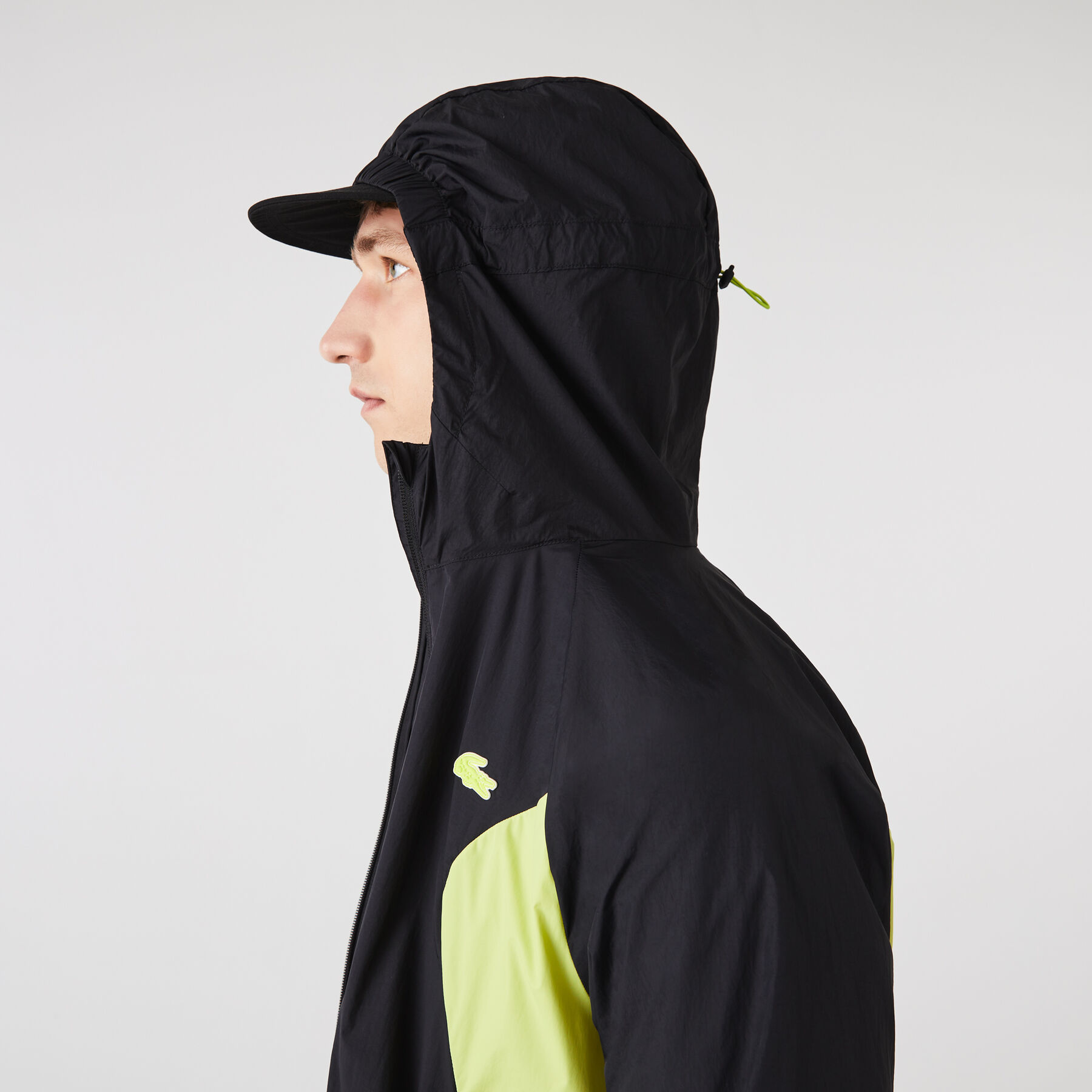 جاكيت ويندبريكر بتصميم قابل للطي للرجال مجموعة Lacoste SPORT لاكوست جاكيت ويندبريكر بتصميم قابل للطي للرجال مجموعة lacoste sport