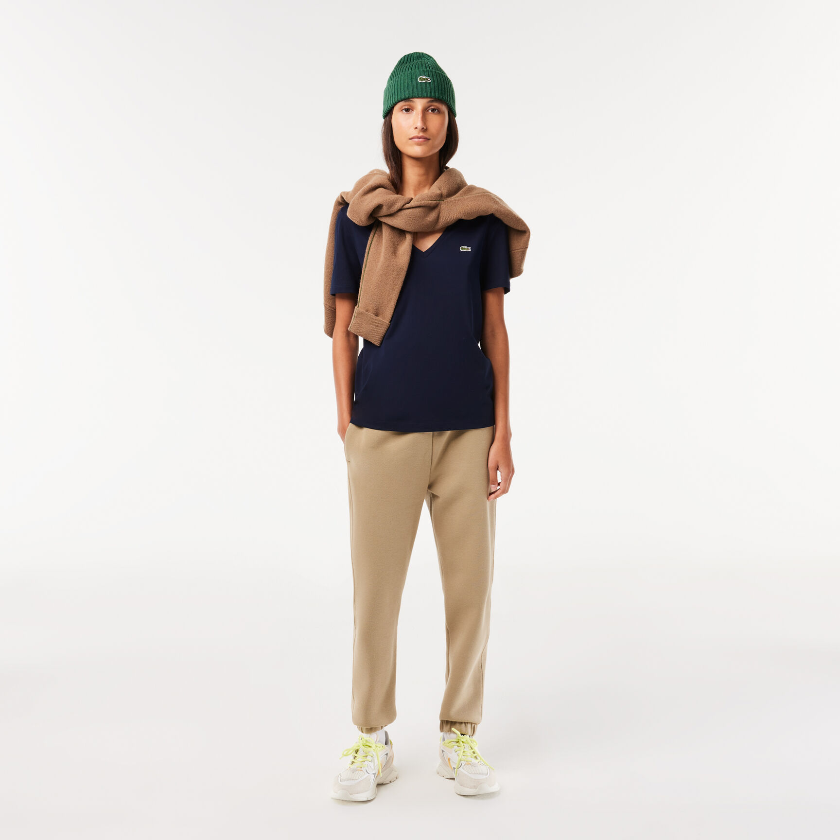 تي شيرت بقصّة عادية وطبعة مميزة لكلمة Lacoste Women's V-neck Loose Fit Cotton T-shirt - TF8392-00-166