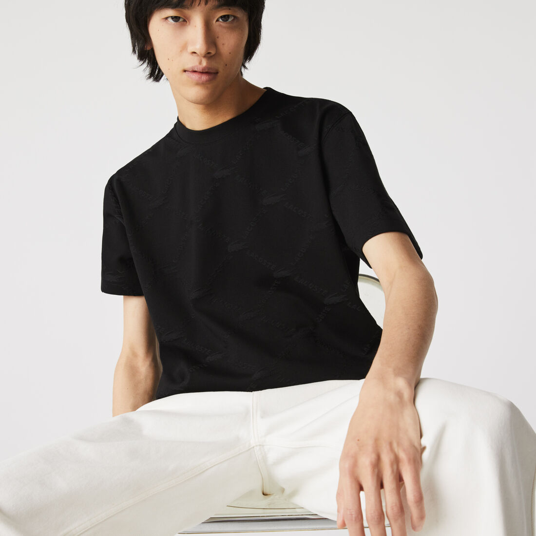 تي شيرت للرجال مع أنماط مونوغرام مجموعة Lacoste LIVE