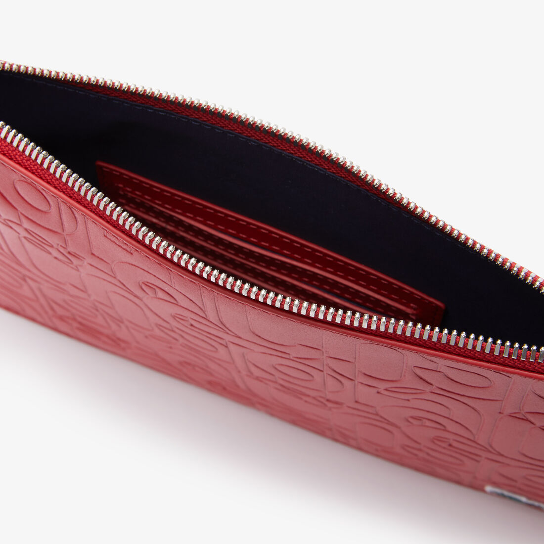 حقيبة كلاتش نسائية كبيرة الحجم من الجلد المنقوش من مجموعة Lacoste حقيبة كلاتش نسائية كبيرة الحجم من الجلد المنقوش من مجموعة Lacoste