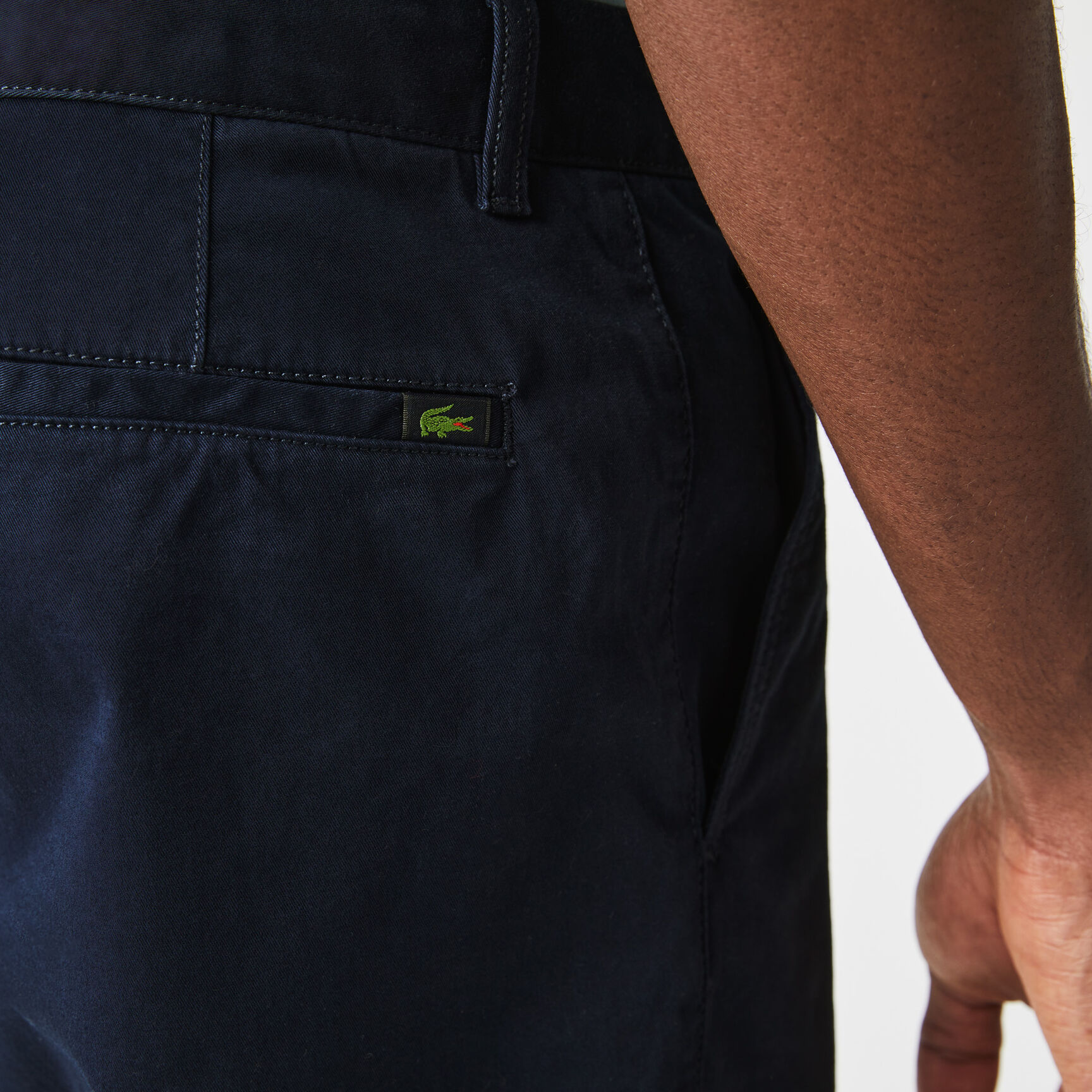 شورت بيرمودا من الجبردين المرن بقصة ضيقة للرجال شورت بيرمودا من الجبردين المرن بقصة ضيقة للرجال