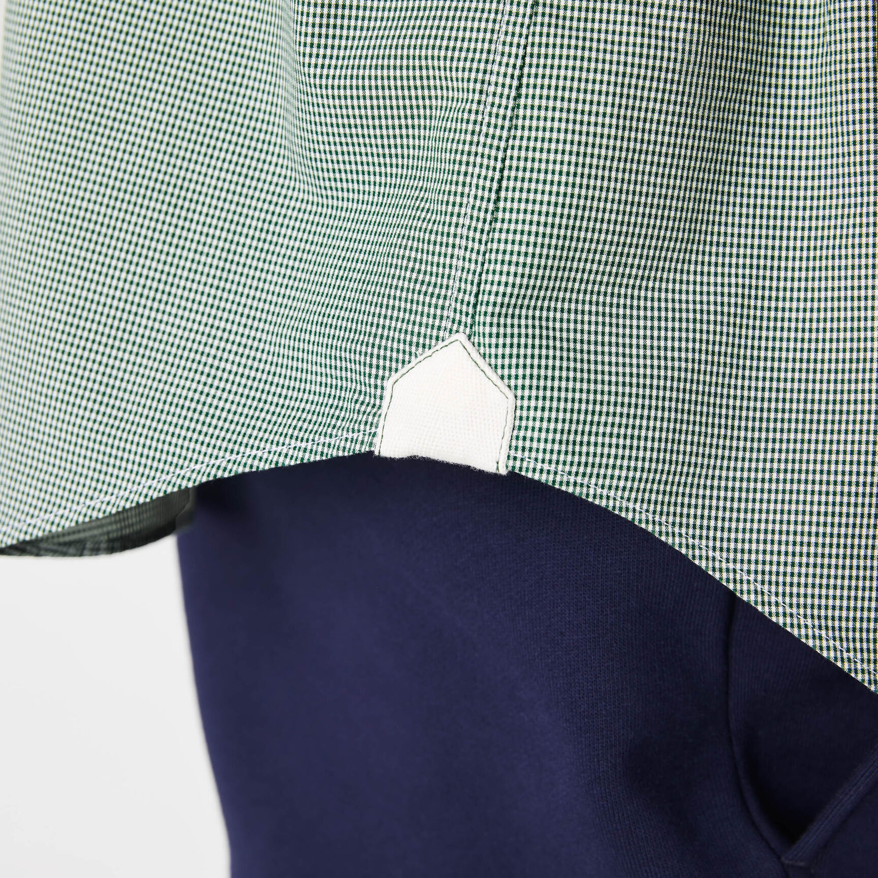 قميص بقصة عادية ونقشة مربعات غينغهام للرجال