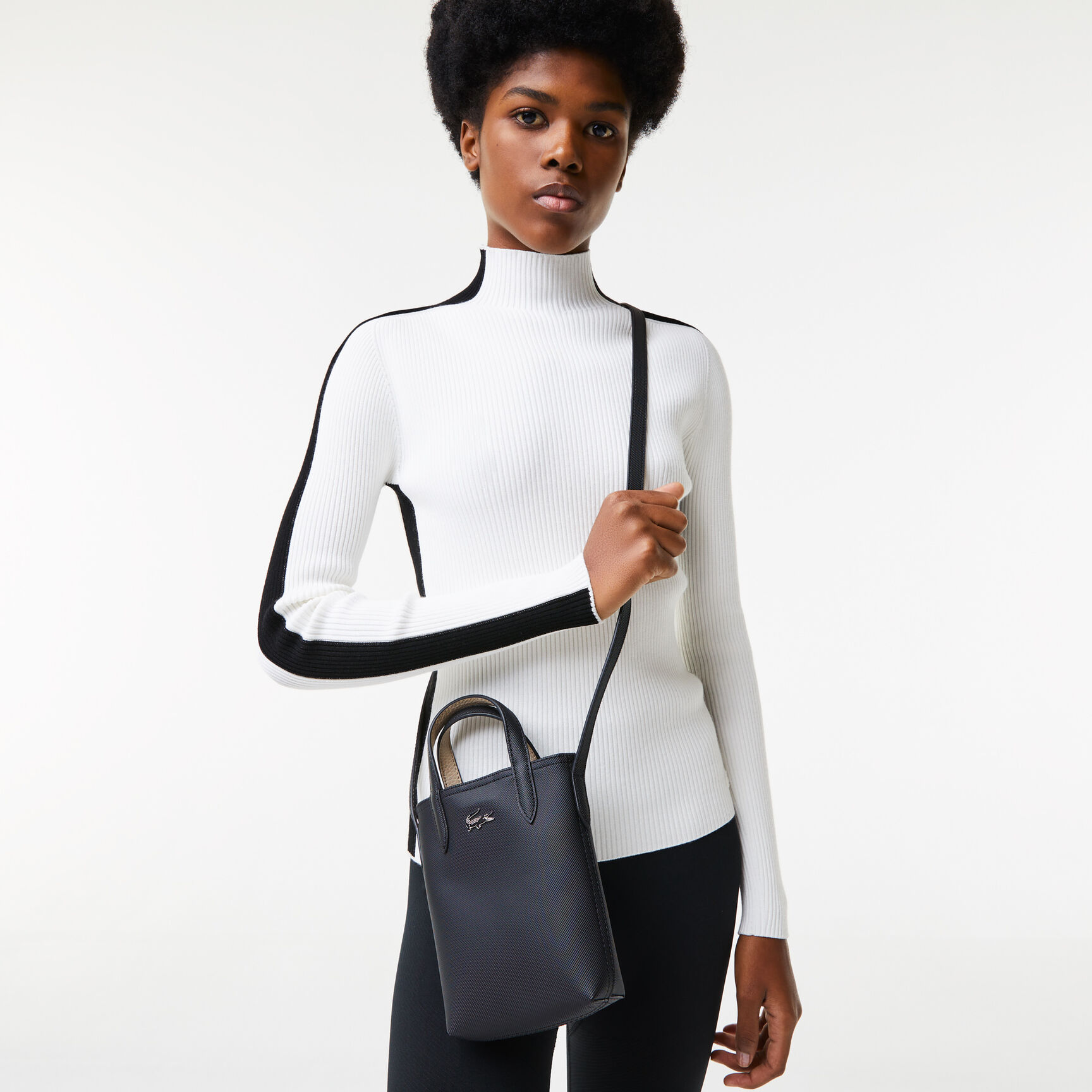 حقيبة كتف بيتي بيكيه المميز للماركة بوجهين للنساء مجموعة Anna Women's Anna Signature Petit Pique Reversible Shoulder Bag - NF3866AA-A91