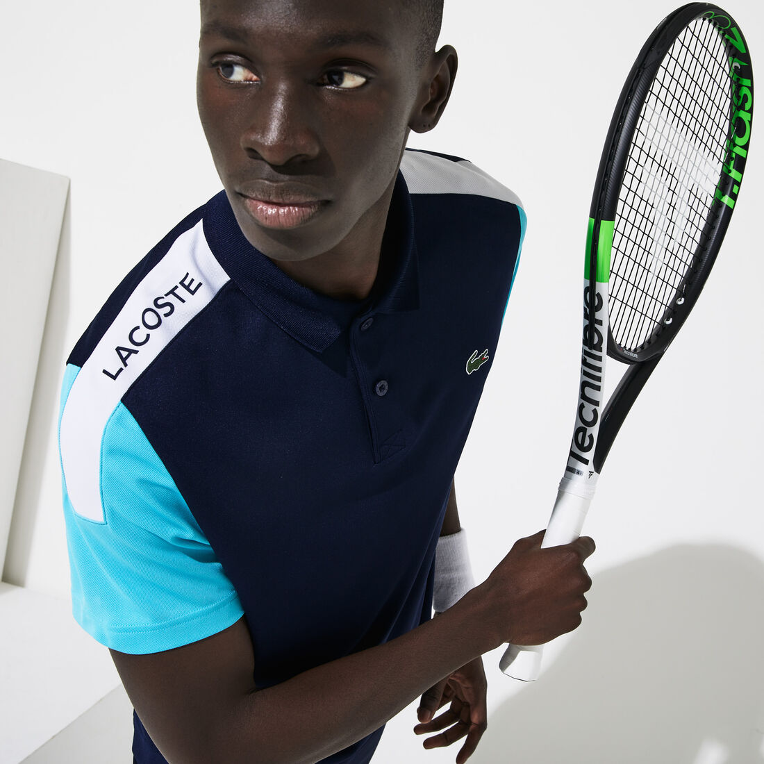 قميص بولو من مجموعةLacoste SPORT محيك من البيكيه ويسمح بمرور الهواء للرجال