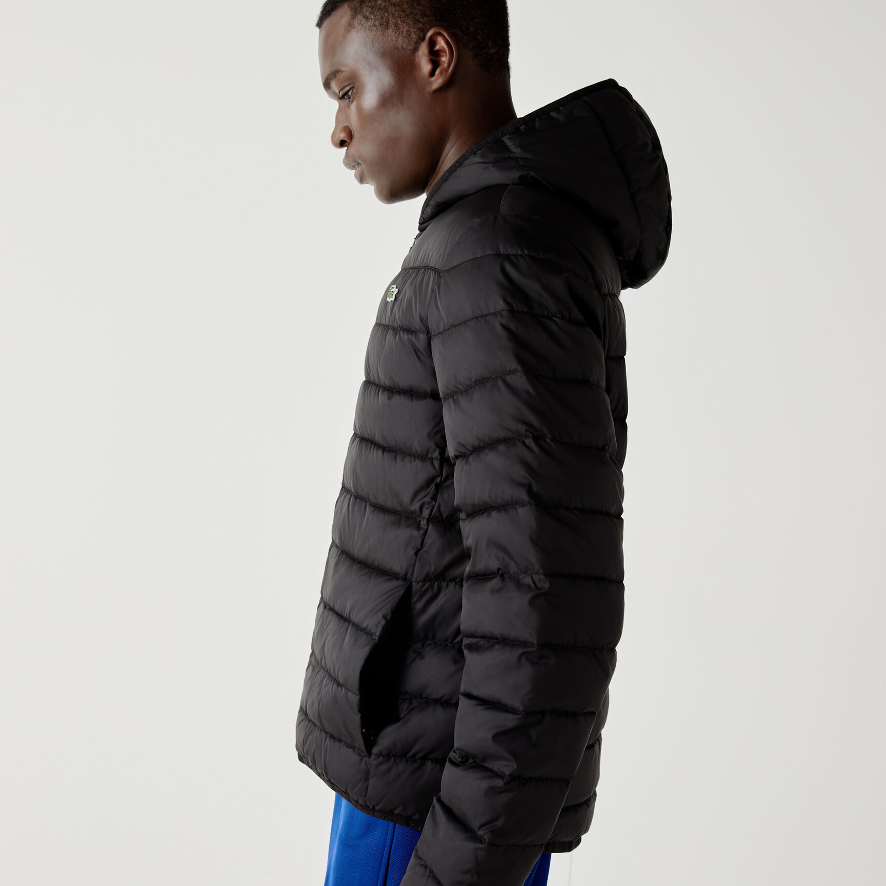 سترة مبطنة ضد الماء بغطاء رأس للرجال من مجموعة Lacoste SPORT سترة مبطنة ضد الماء بغطاء رأس للرجال من مجموعة Lacoste SPORT