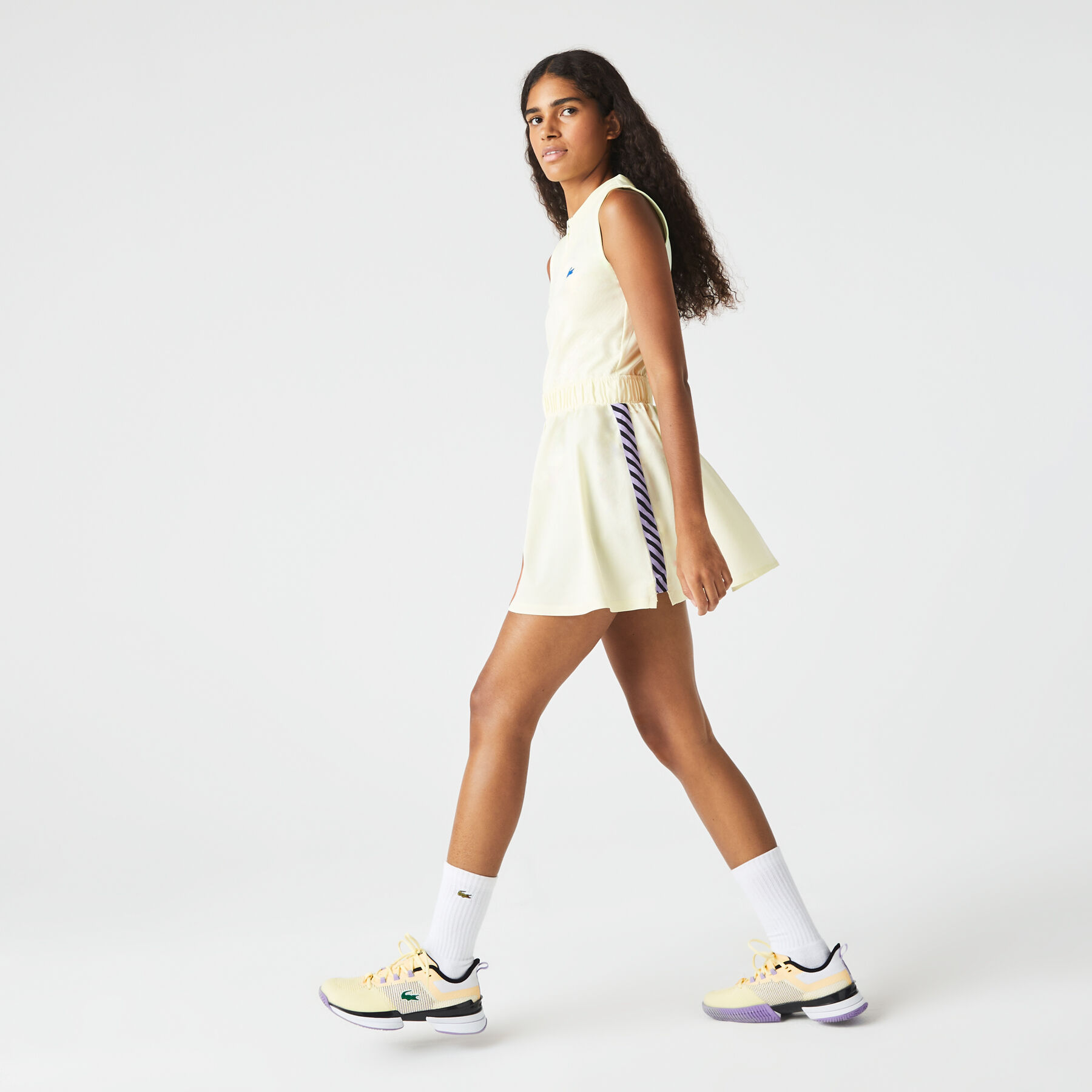 فستان تنس قصير مع شورت تحتي مدمج للنساء من مجموعة Lacoste SPORT لاكوست فستان تنس قصير مع شورت تحتي مدمج للنساء من مجموعة lacoste sport