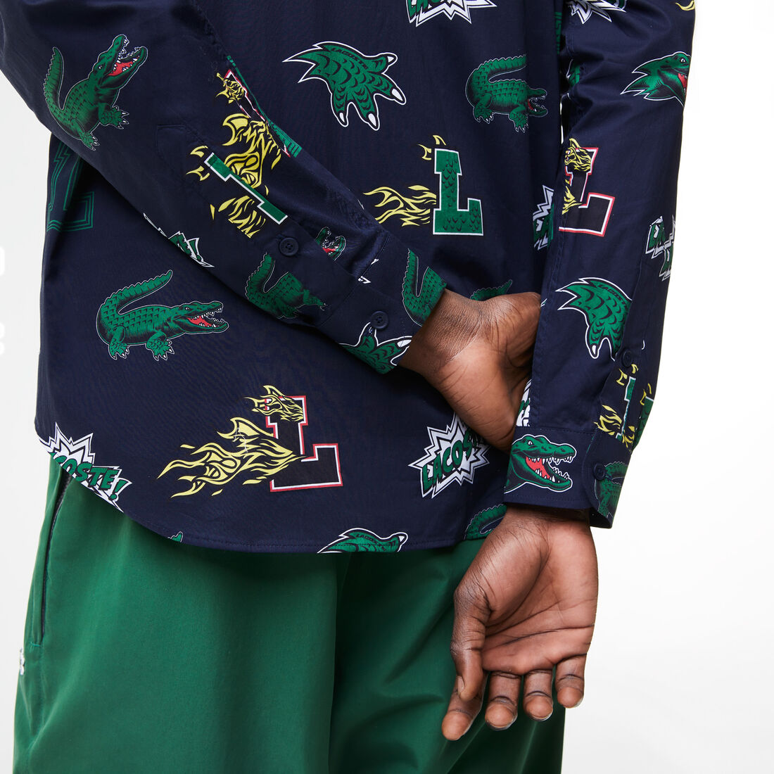 قميص لاكوست بقصة عادية وشعار التمساح من تشكيلة موسم الأعياد للرجال قميص لاكوست بقصة عادية وشعار التمساح من تشكيلة موسم الأعياد للرجال