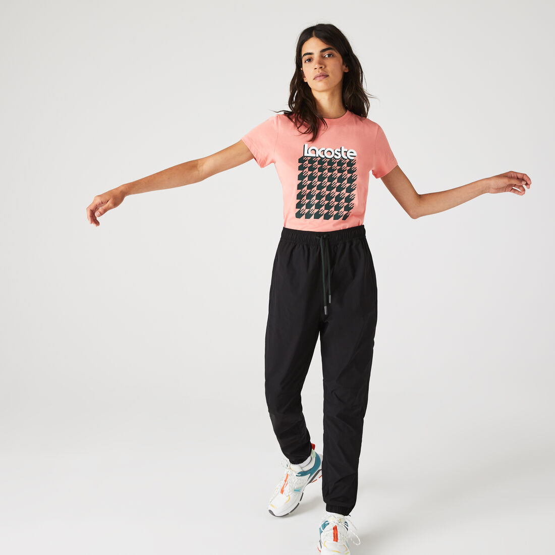 تيشيرت نسائي من مجموعة Lacoste SPORT يسمح بمرور الهواء ومزين بنقشة مربعات تيشيرت نسائي من مجموعة Lacoste SPORT يسمح بمرور الهواء ومزين بنقشة مربعات