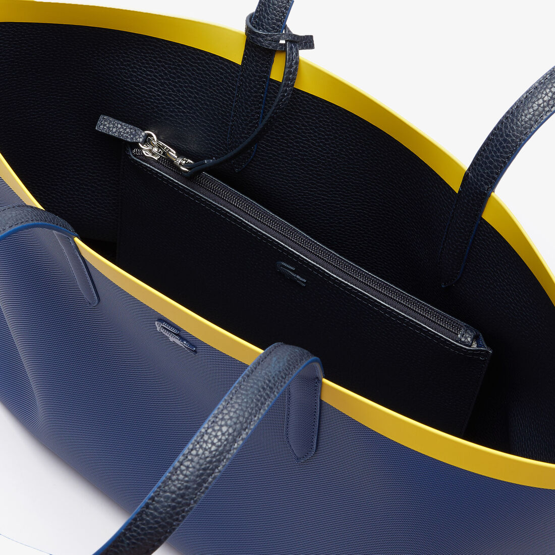 حقيبة توت من القماش المغلف بالبلاستيك يمكن استخدامها على الوجهين مع حزام بلون مختلف مجموعة Anna للنساء حقيبة توت من القماش المغلف بالبلاستيك يمكن استخدامها على الوجهين مع حزام بلون مختلف مجموعة Anna للنساء