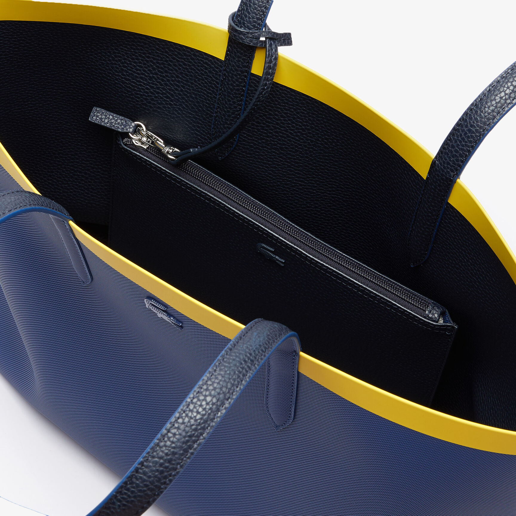 حقيبة توت من القماش المغلف بالبلاستيك يمكن استخدامها على الوجهين مع حزام بلون مختلف مجموعة Anna للنساء حقيبة توت من القماش المغلف بالبلاستيك يمكن استخدامها على الوجهين مع حزام بلون مختلف مجموعة Anna للنساء