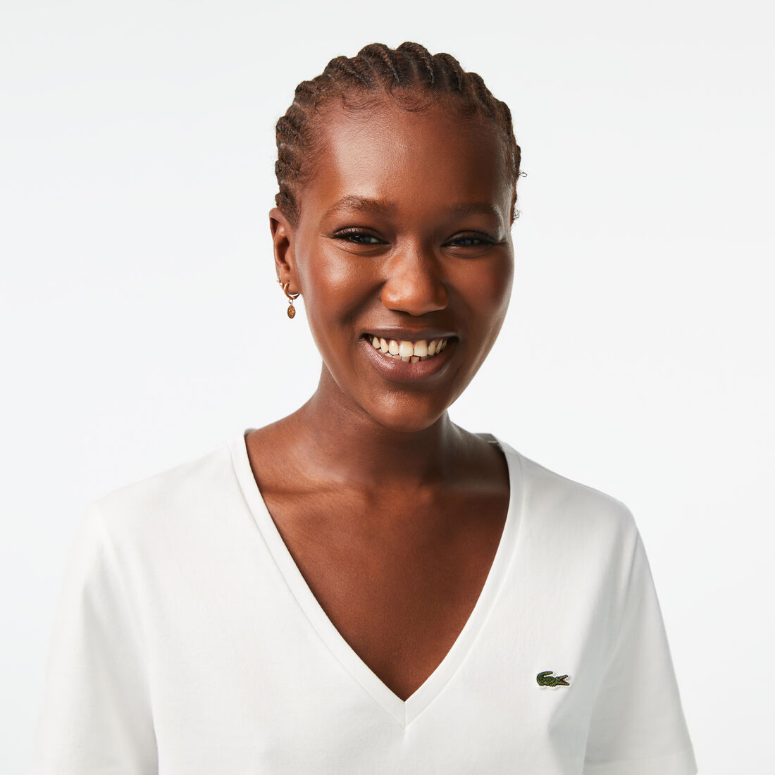 تي شيرت بقصّة عادية وطبعة مميزة لكلمة Lacoste Women's V-neck Loose Fit Cotton T-shirt - TF8392-00-001