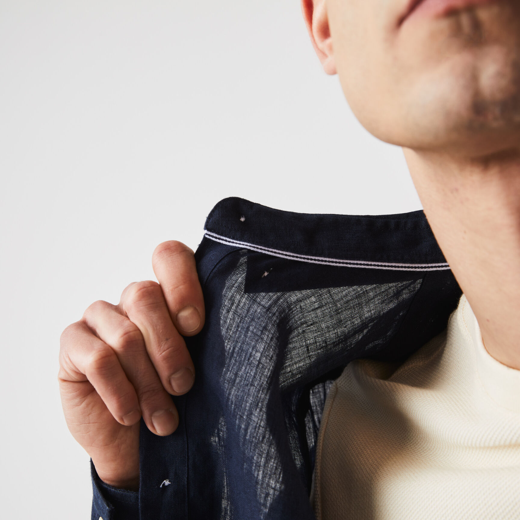 قميص كتان بقصة عادية للرجال قميص كتان بقصة عادية للرجال