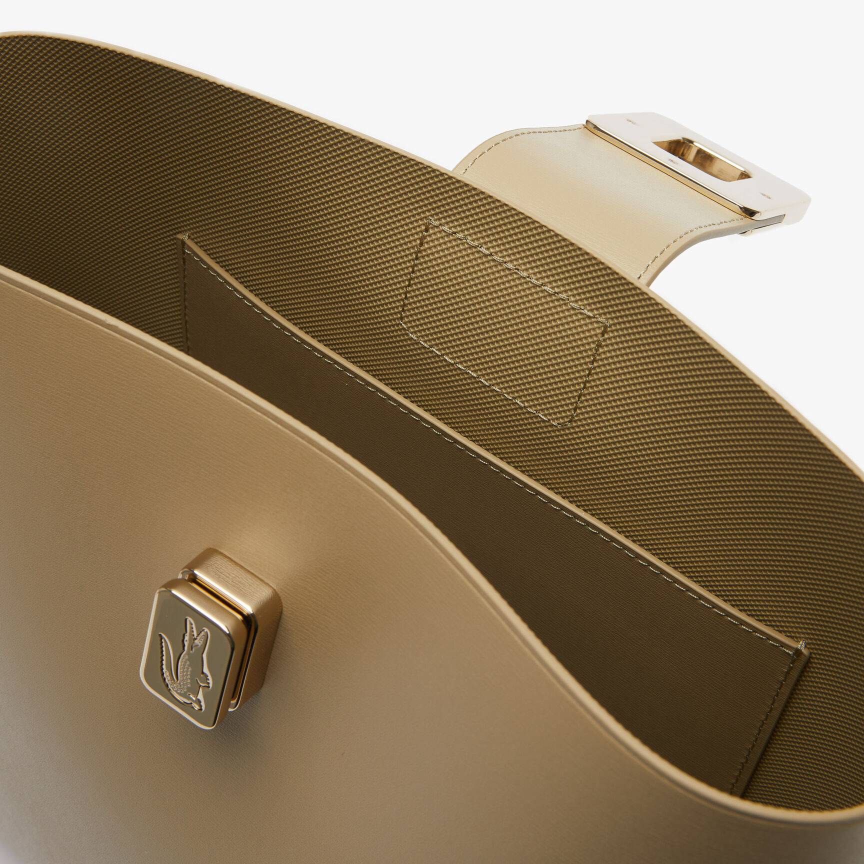 حقيبة يد نسائية جلد Amelia بمشبك معدني حقيبة يد نسائية جلد Amelia بمشبك معدني