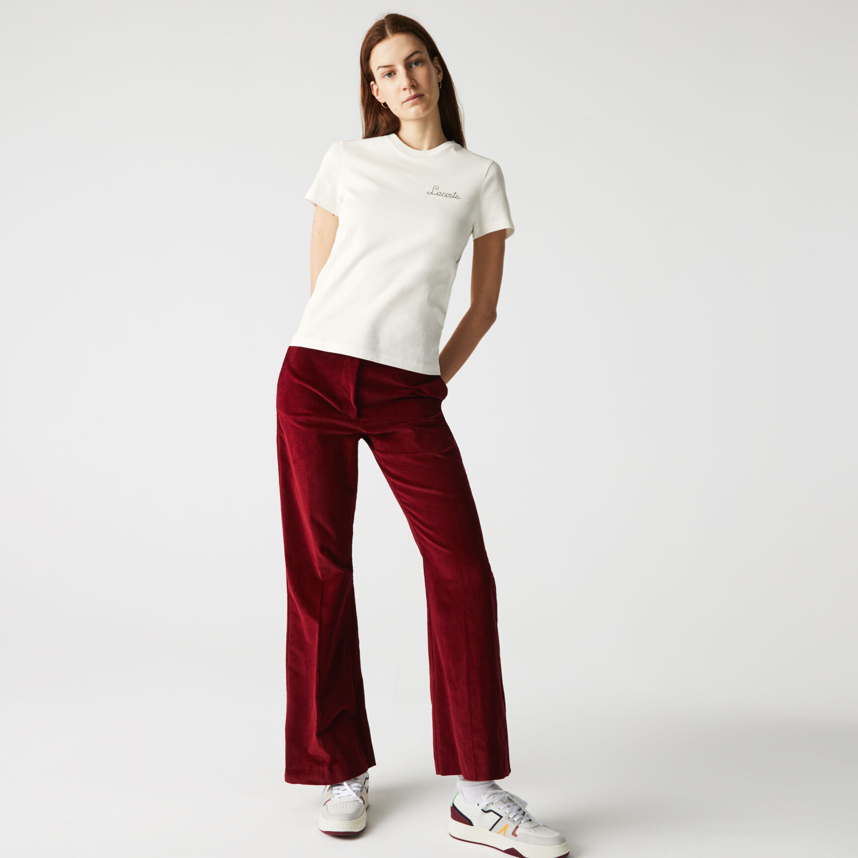 تيشيرت نسائي قطني مطرز بياقة دائرية تيشيرت نسائي قطني مطرز بياقة دائرية