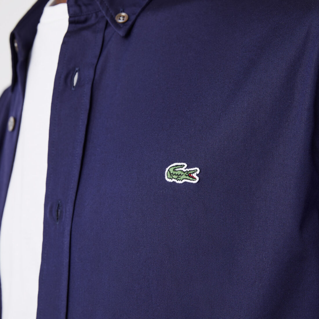 قميص قطني بقصّة عادية قميص قطني بقصّة عادية