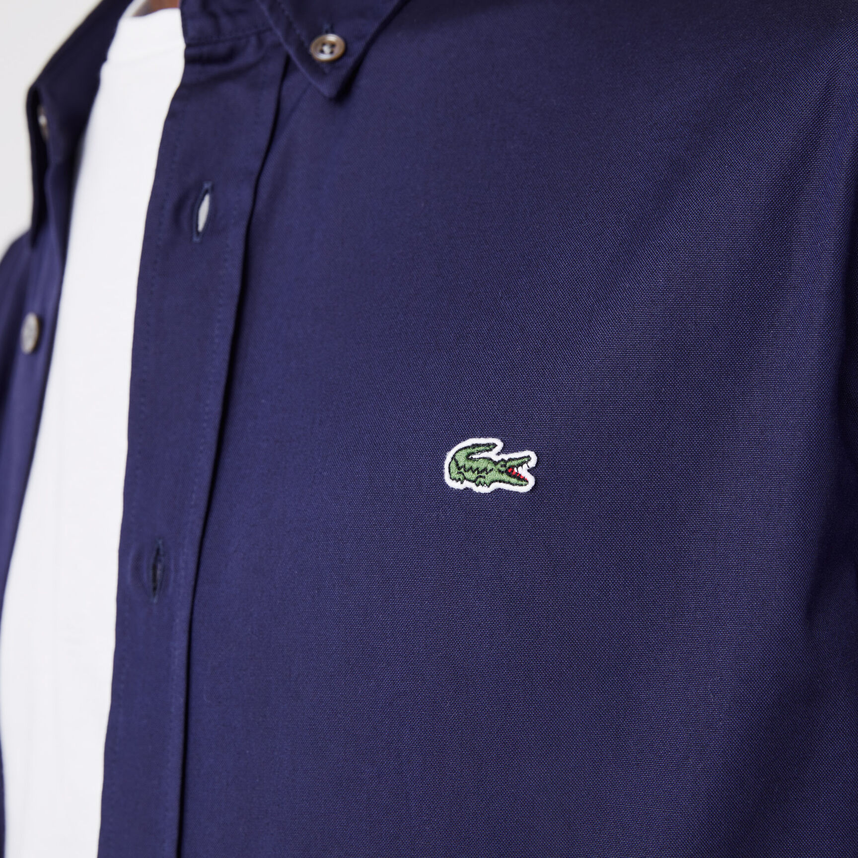 قميص قطني بقصّة عادية قميص قطني بقصّة عادية